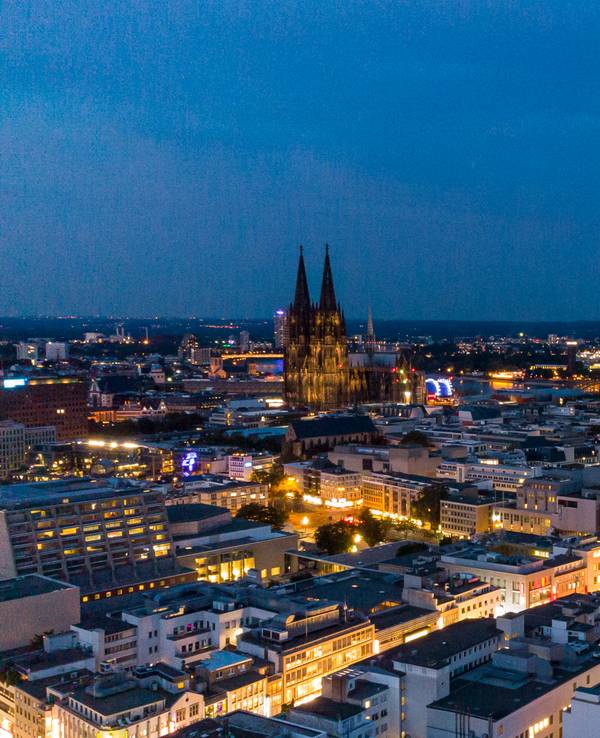 Köln mit Dom aus der Luft.