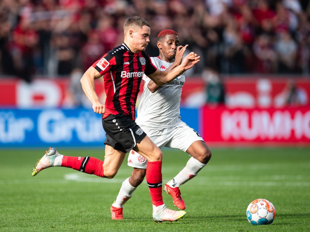 Florian Wirtz im Laufduell mit Leandro Barreiro