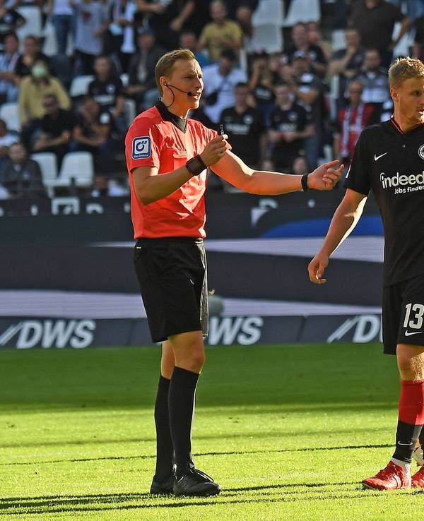 Der 1. FC Köln spielt bei Eintracht Frankfurt.