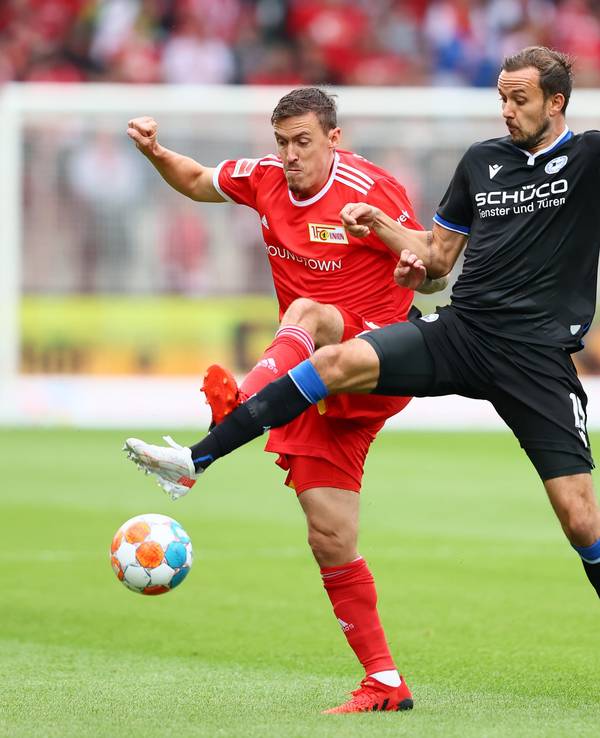 Zweikampf zwischen Max Kruse und Manuel Prietl