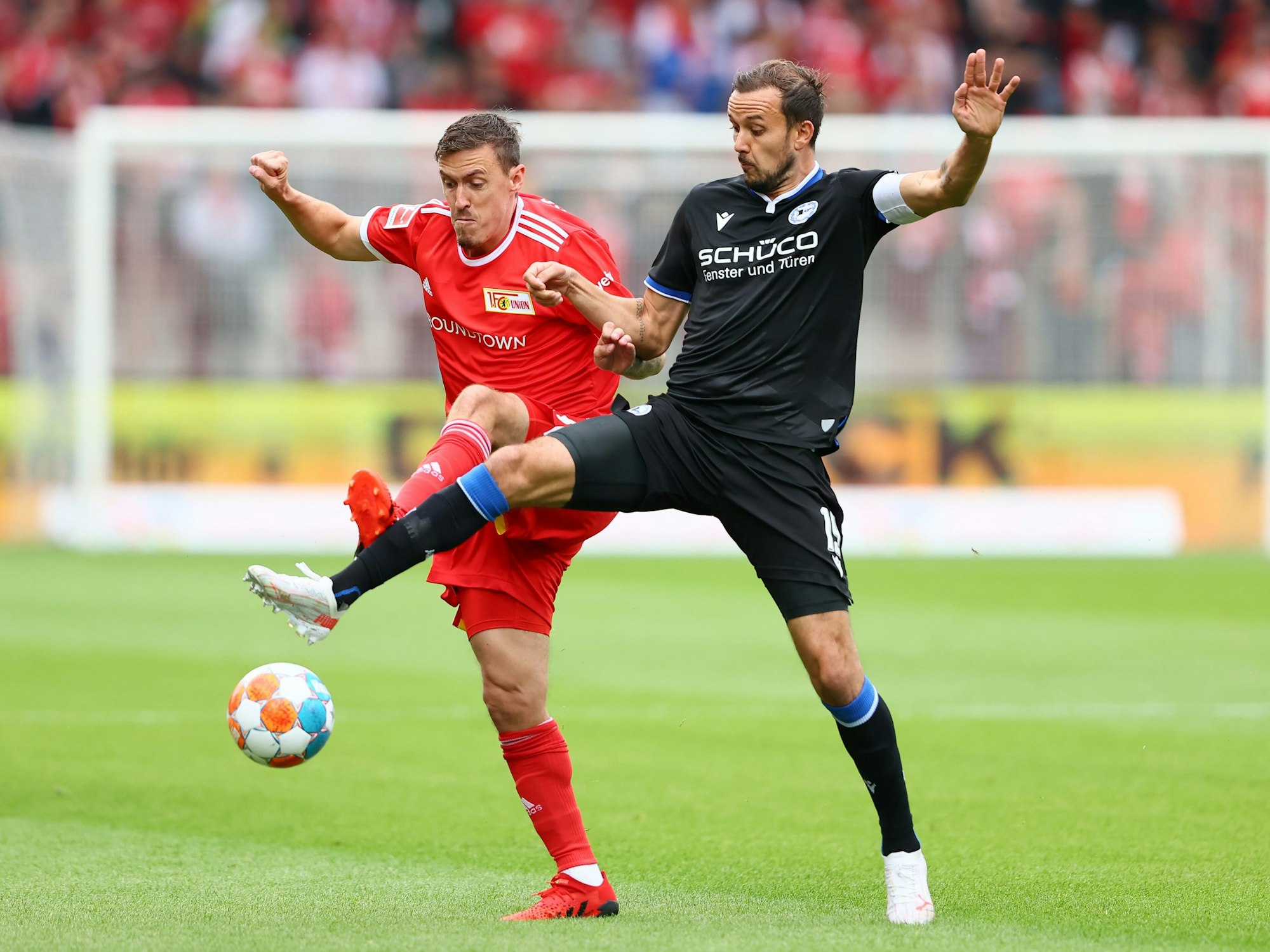 Zweikampf zwischen Max Kruse und Manuel Prietl