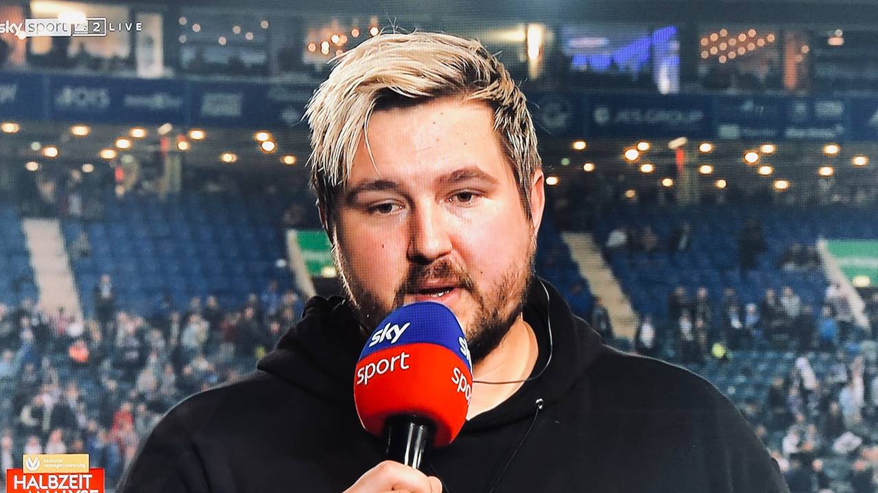 Kevin Pannewitz am Sky-Mikrofon