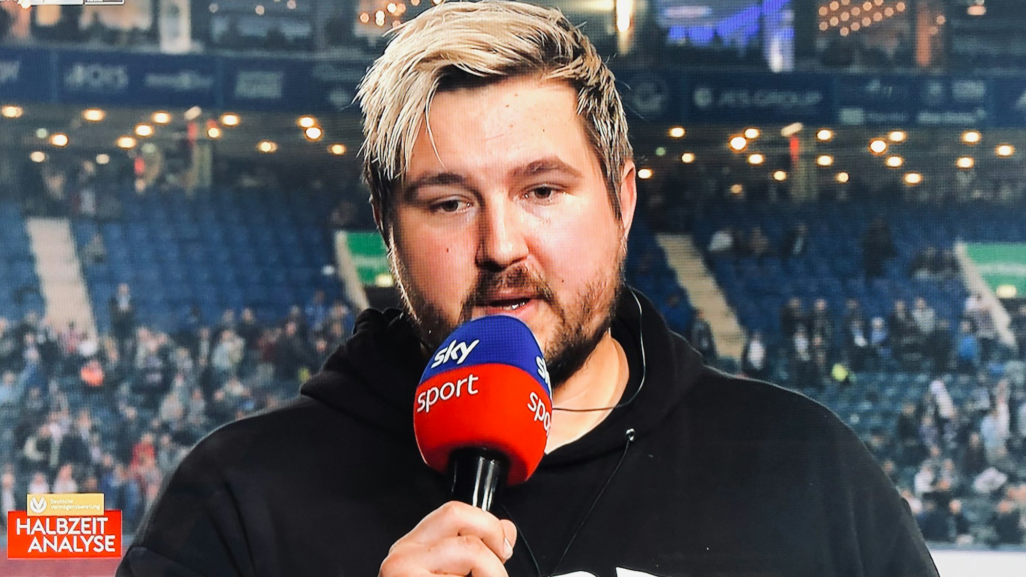 Kevin Pannewitz am Sky-Mikrofon