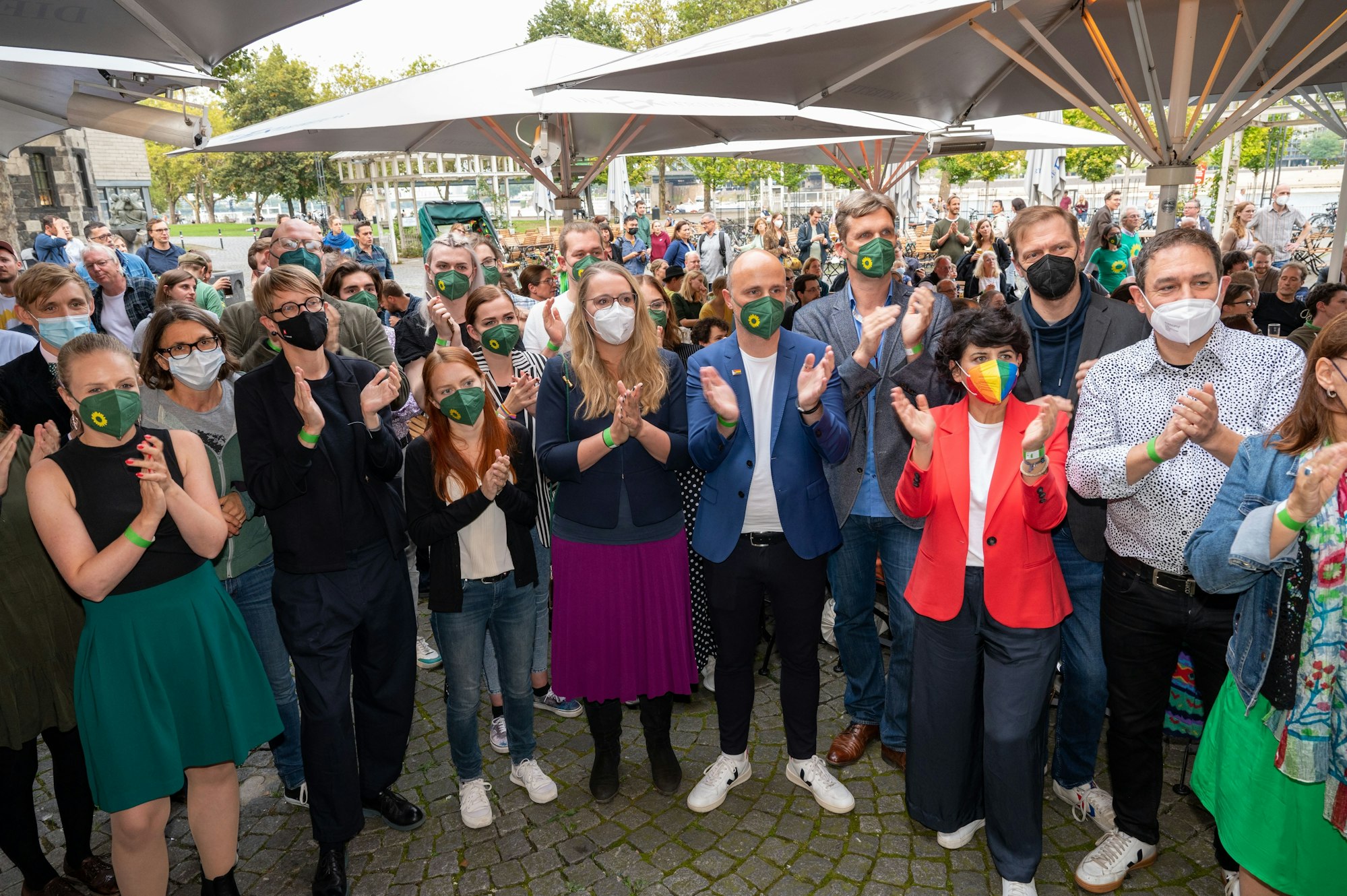 Die Direktkandidaten der Grünen Katharina Dröge und
Sven Lehmann bei der Wahlparty in der ständigen Ex-Vertretung.