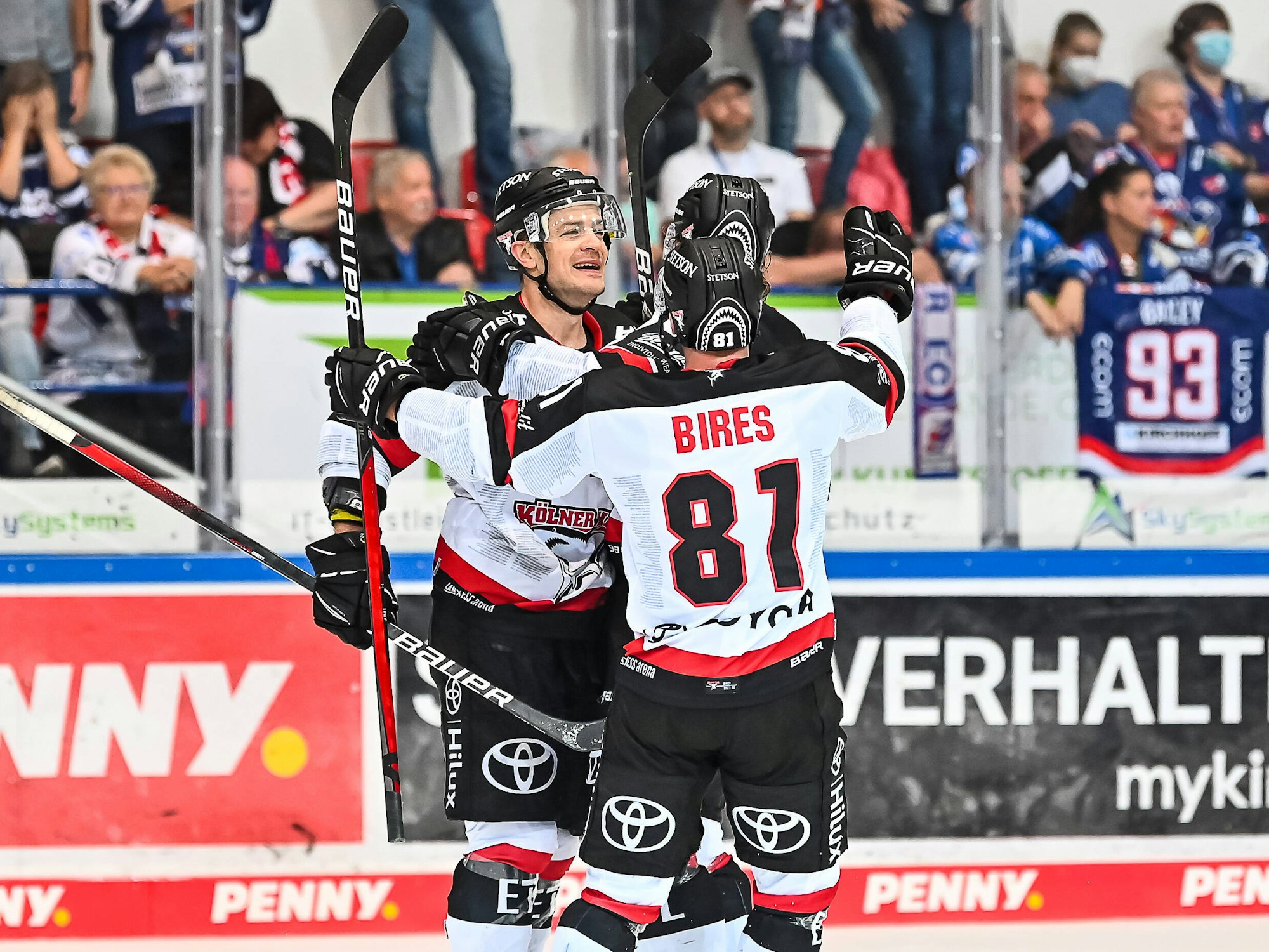 Torjubel: Andreas Thuresson 36, Kölner Haie und Moritz Müller 91