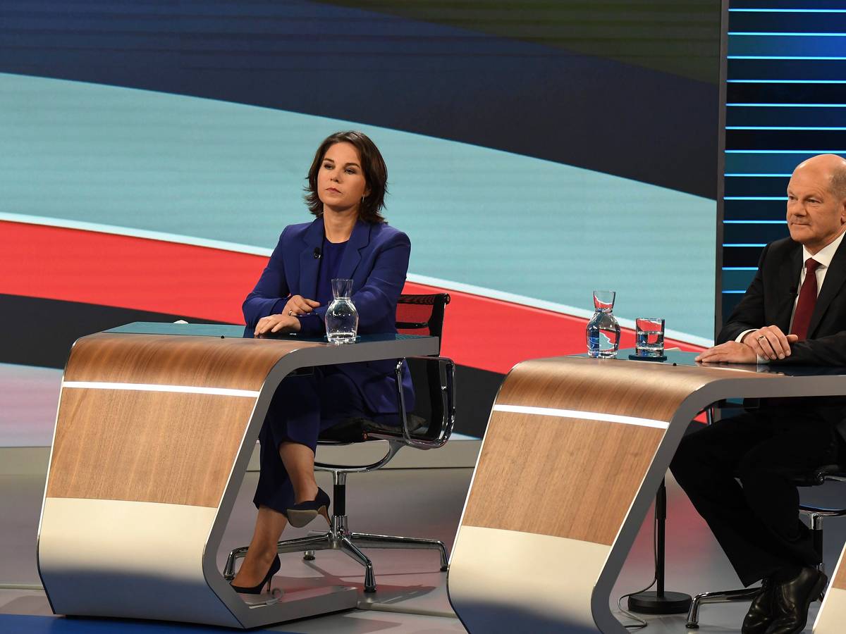 Annalena Baerbock (Die Grünen) und Olaf Scholz (SPD) bei einer TV-Diskussion am 23. September.