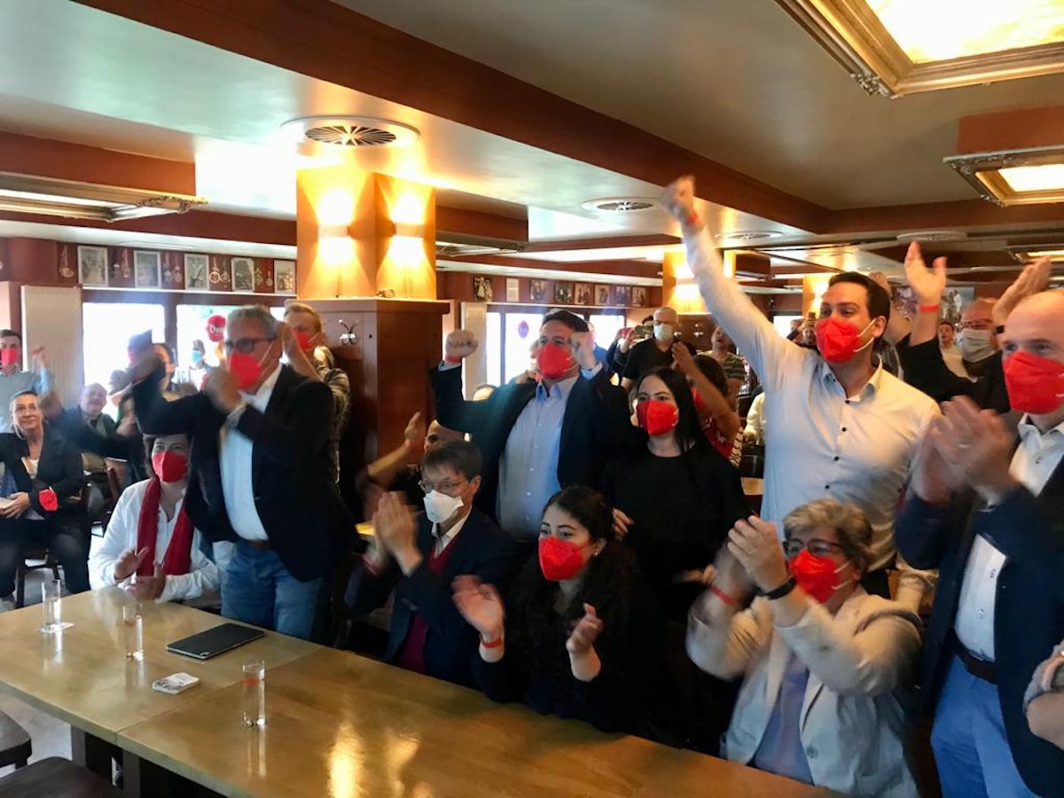 Großer Jubel bei der Kölner SPD im Brauhaus Stapelhaus.