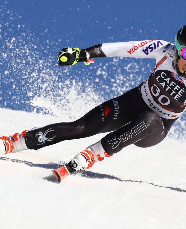 Alice Merryweather fährt einen Schwung beim Abfahrts-Training in Crans Montana