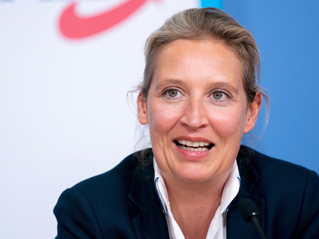Alice Weidel (AfD, hier im Mai in Berlin zu sehen) wurde bei einem Interview mit ARD-Moderator Ingo Zamperoni ungemütlich. Doch der wies die Politikerin gekonnt in ihre Schranken.