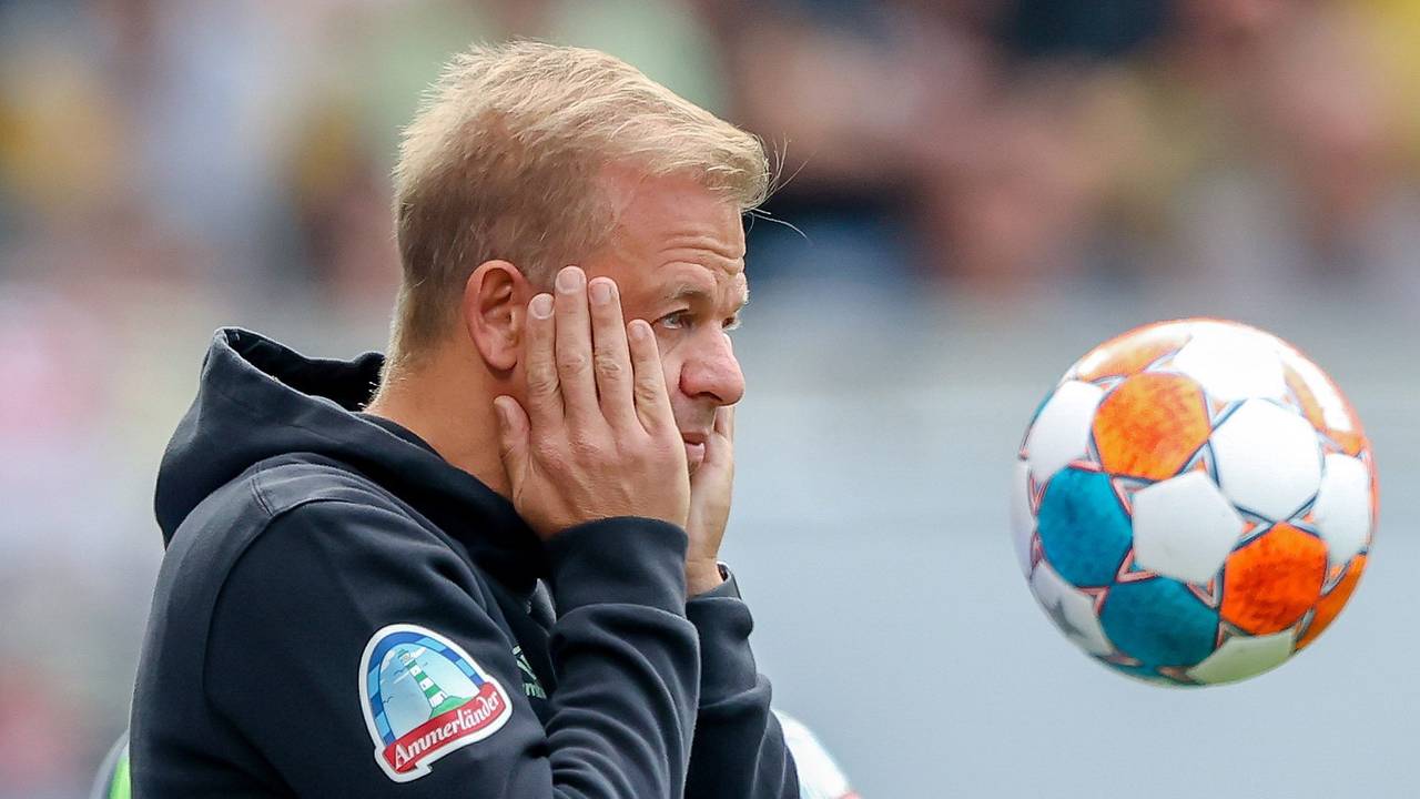 Markus Anfang (Bremen) reagiert entsetzt.