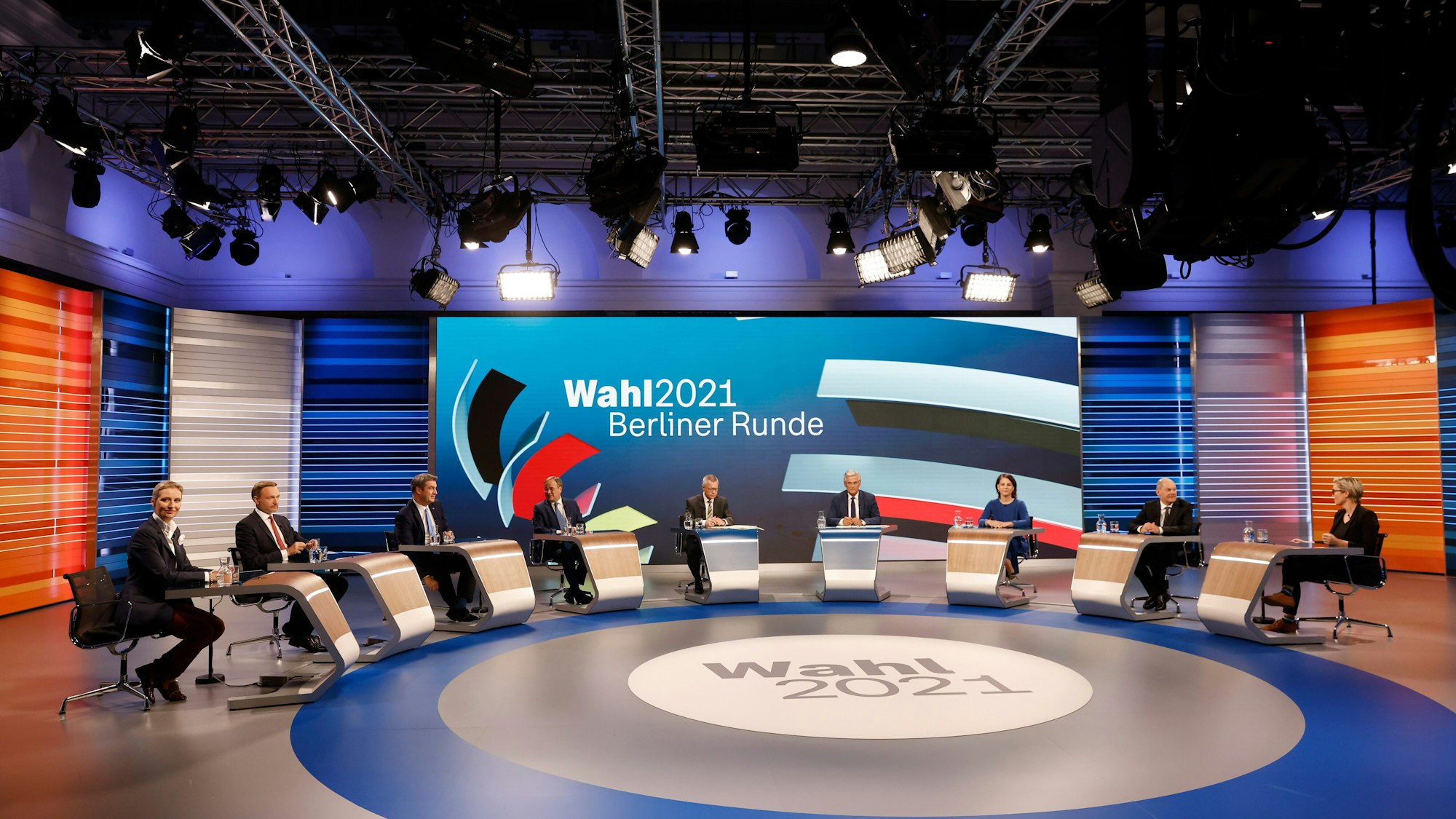 Die Spitzenkandidatinnen und Spitzenkandidaten der Parteien nahmen am 26. September 2021 an der „Berliner Runde“ in ARD und ZDF teil und diskutierten darüber, wie es nach der Bundestagswahl jetzt weiter gehen soll.