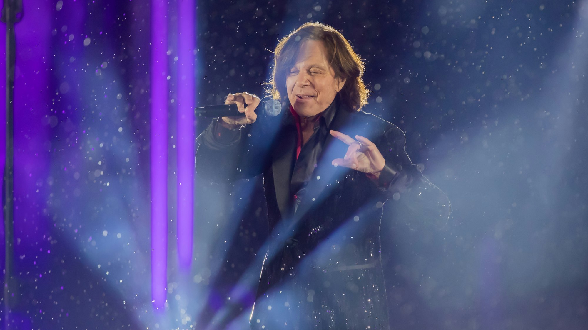 Jürgen Drews, Schlagersänger, tritt bei der ZDF-Silvestershow «Willkommen 2021» am Brandenburger Tor auf.