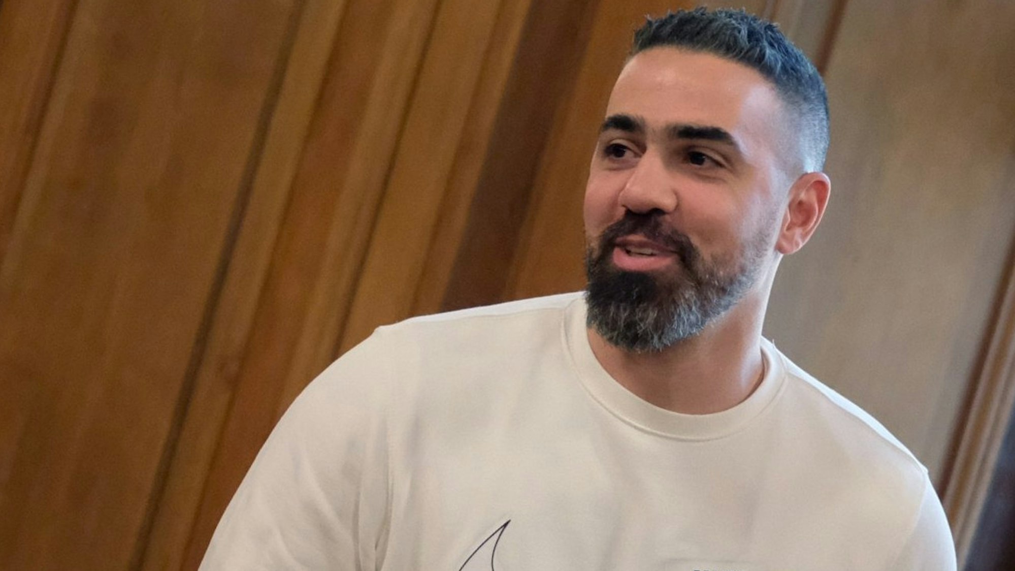 Rapper Bushido, hier auf einem Foto vom 30. Oktober 2019, kommt in einen Saal des Bundesverwaltungsgerichtes in Leipzig.