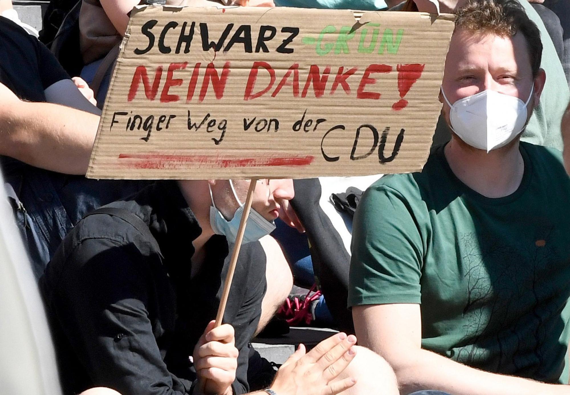 Junge Wählerinnen und Wähler am 3. September bei einem Wahlkampfauftritt der Grünen in Aachen.