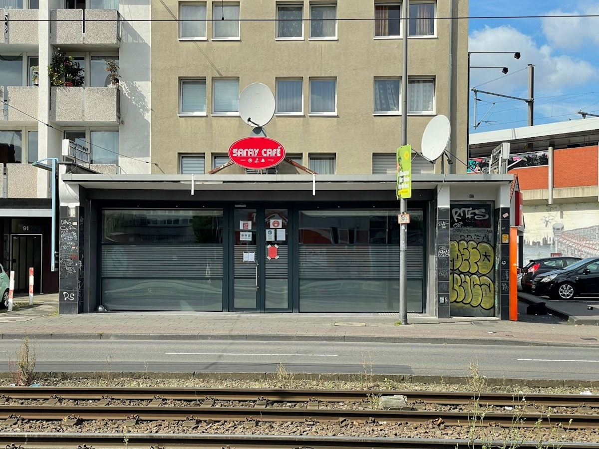Das Saray Cafe in Köln-Ehrenfeld am Ehrenfeldgürtel.