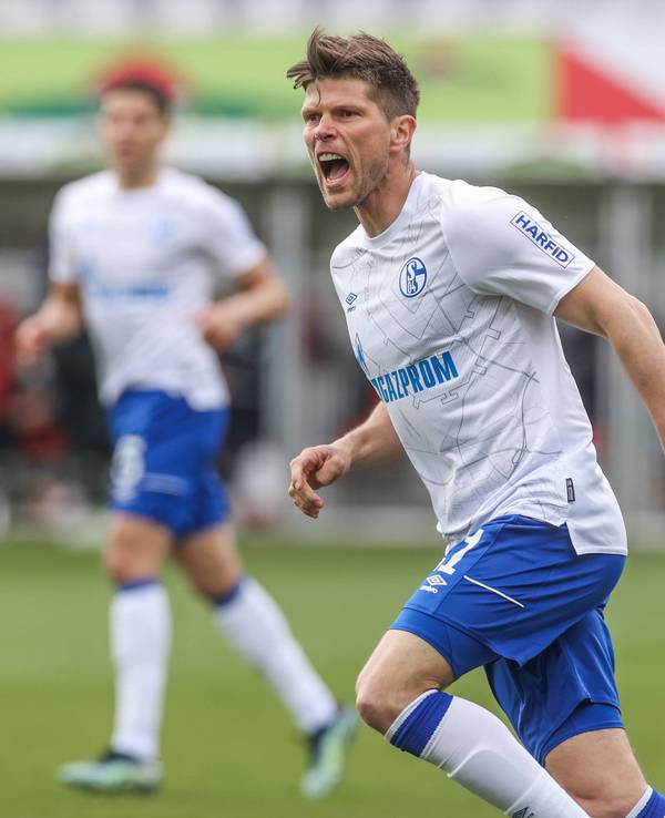 Klaas-Jan Huntelaar während des Spiels des FC Schalke 04 beim SC Freiburg.