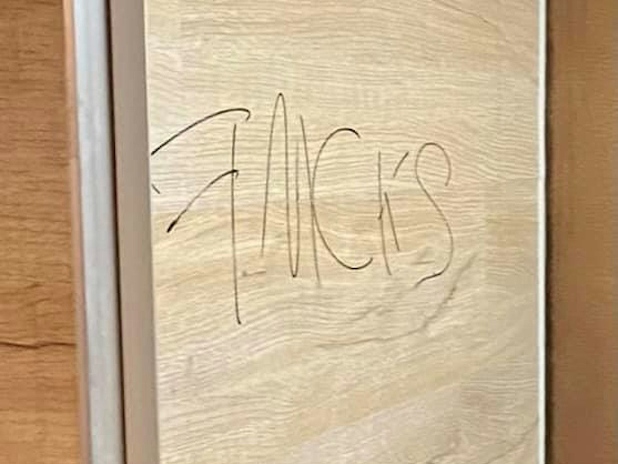 Schmiererei im Haus Unkelbach am 25. September 2021.