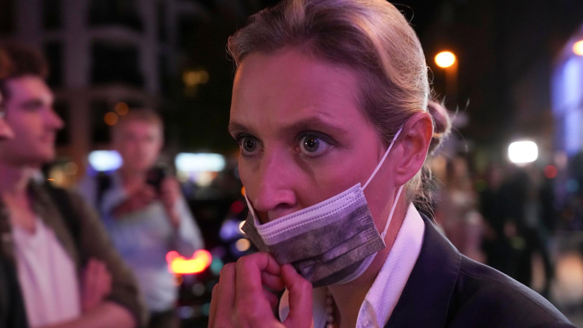Bundesweit rutschte die AfD, hier Alice Weidel im Foto, mit 10,3 Prozent vom dritten auf den fünften Rang. Im Osten (AP Photo/Michael Probst)
