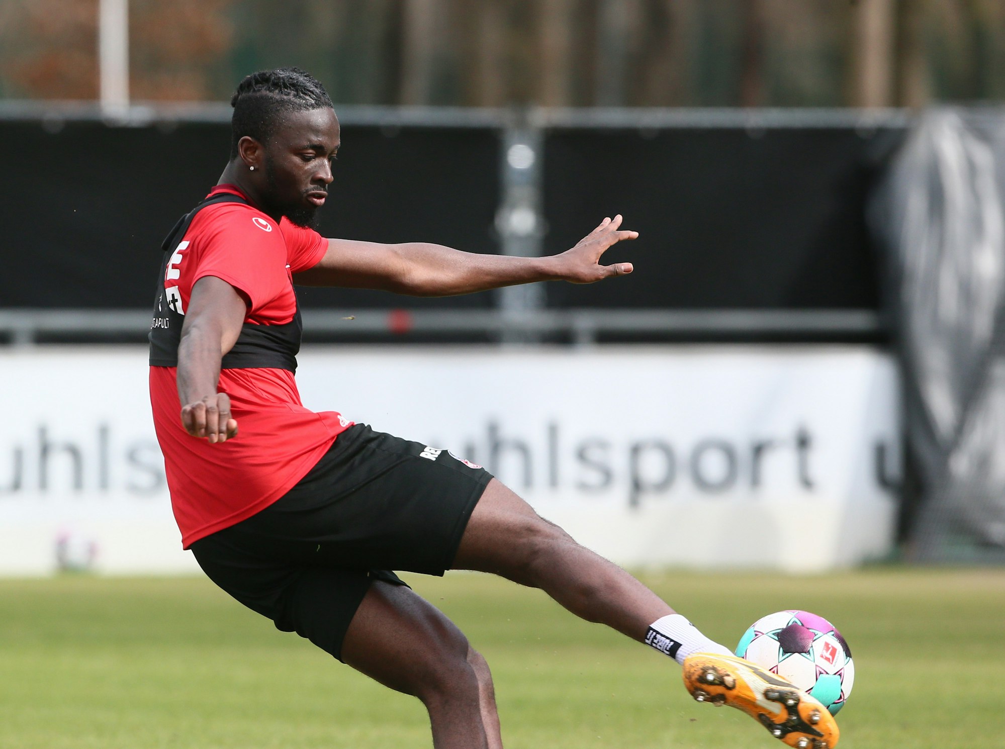 Tolu Arokodare trainiert beim 1. FC Köln.