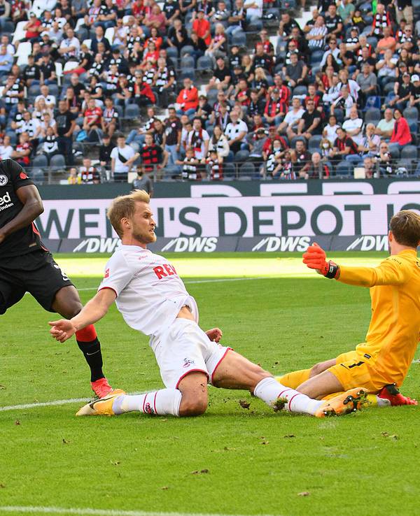 Sebastian Andersson hat eine Torchance für den 1. FC Köln bei Eintracht Frankfurt.