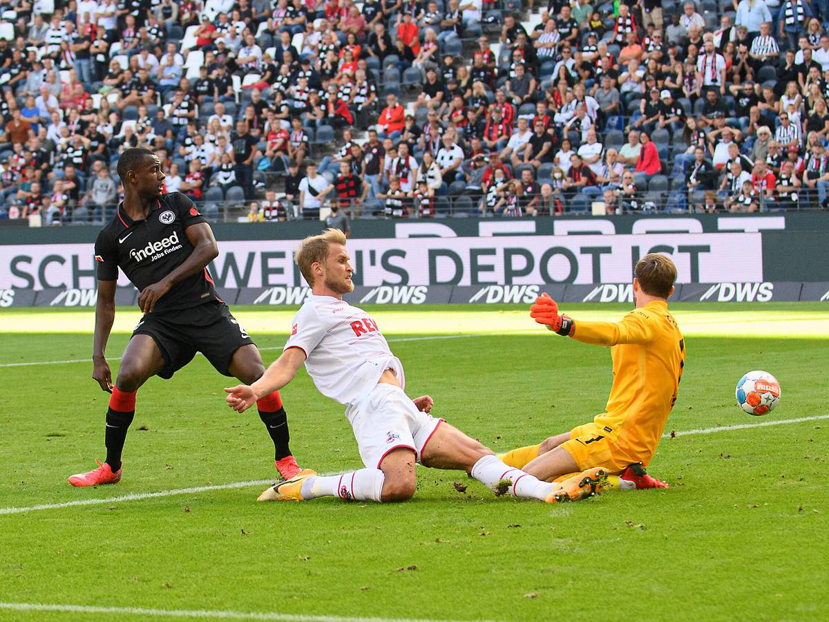 Sebastian Andersson hat eine Torchance für den 1. FC Köln bei Eintracht Frankfurt.