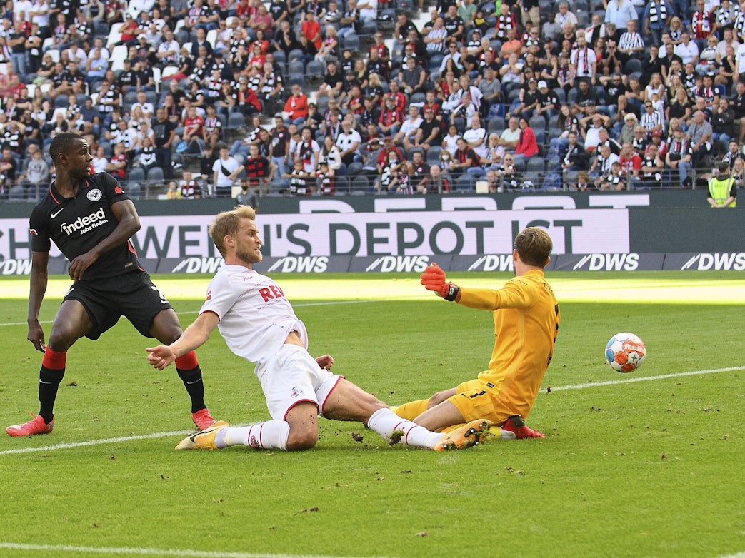 Sebastian Andersson hat eine Torchance für den 1. FC Köln bei Eintracht Frankfurt.