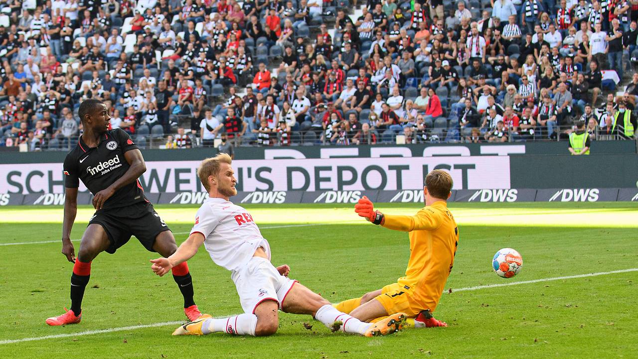 Sebastian Andersson hat eine Torchance für den 1. FC Köln bei Eintracht Frankfurt.