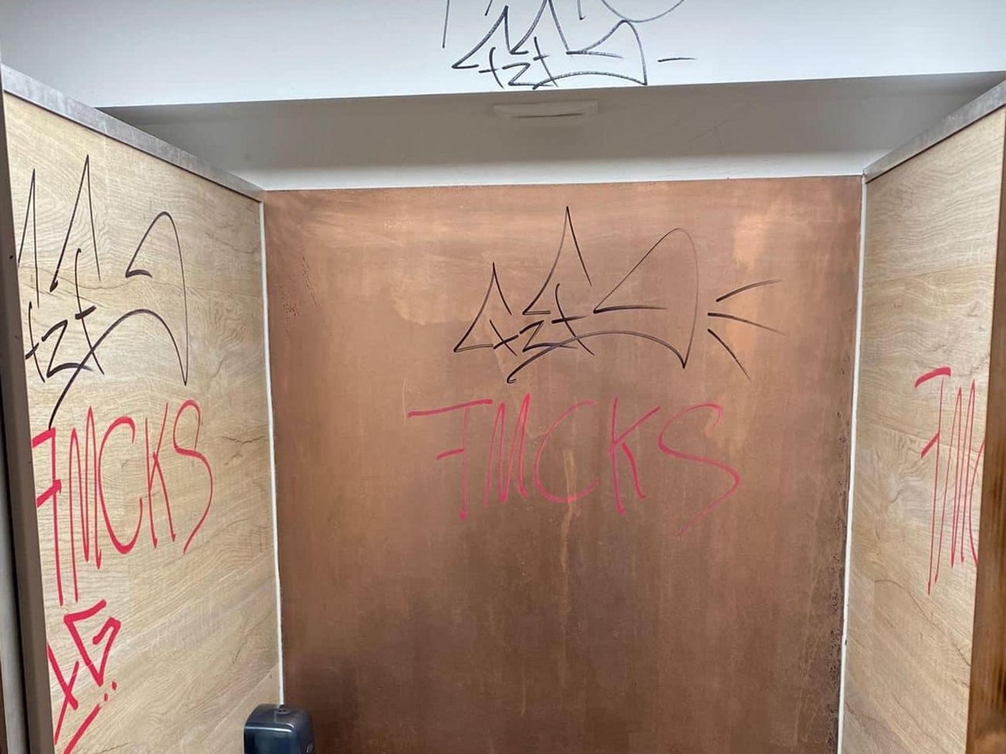 Schmiererei im Haus Unkelbach