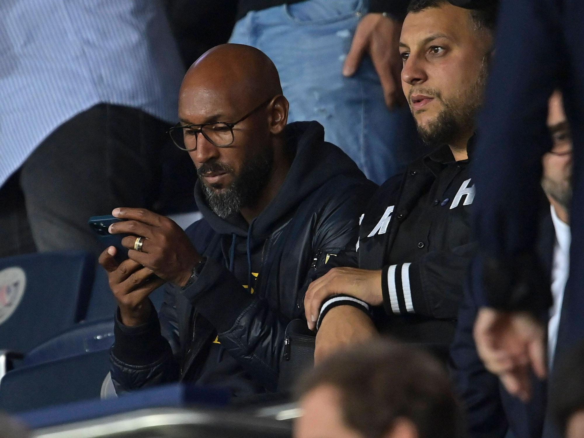 Nicolas Anelka auf der Tribüne in Paris.
