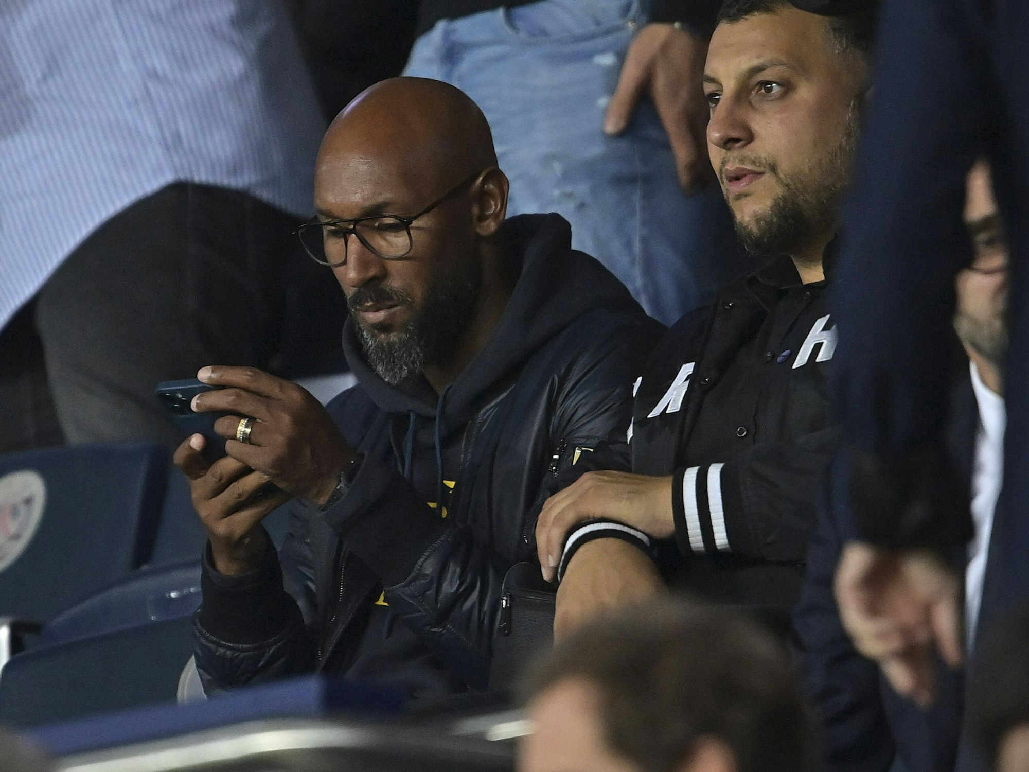 Nicolas Anelka auf der Tribüne in Paris.