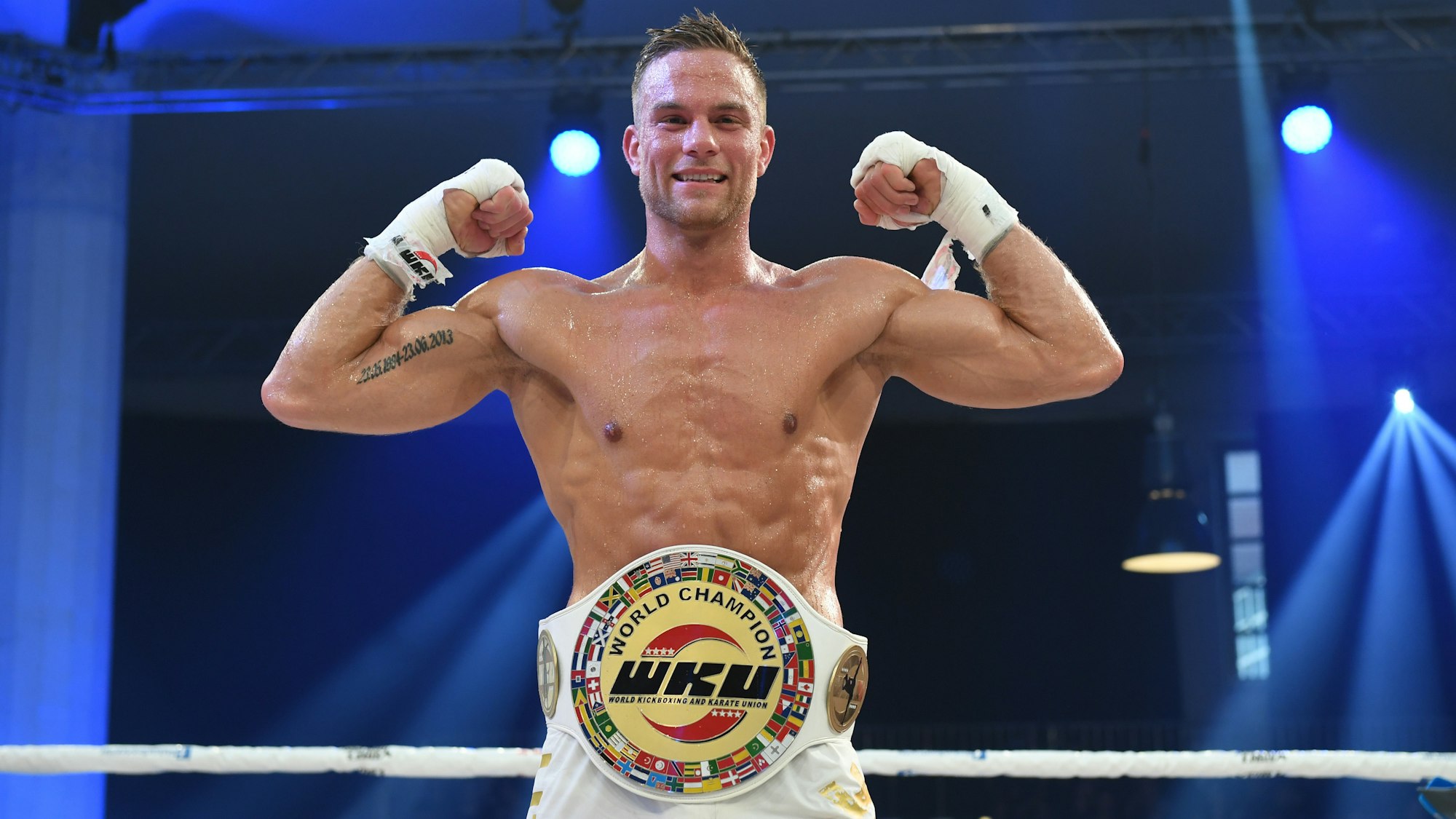Sebastian Preuss (GER), Kickboxer, freut sich am 09.06.2018 über seine Sieg in der WKU Weltmeisterschaft im Thaiboxen - 90kg bei der Stekos Fight Night im Postpalast.