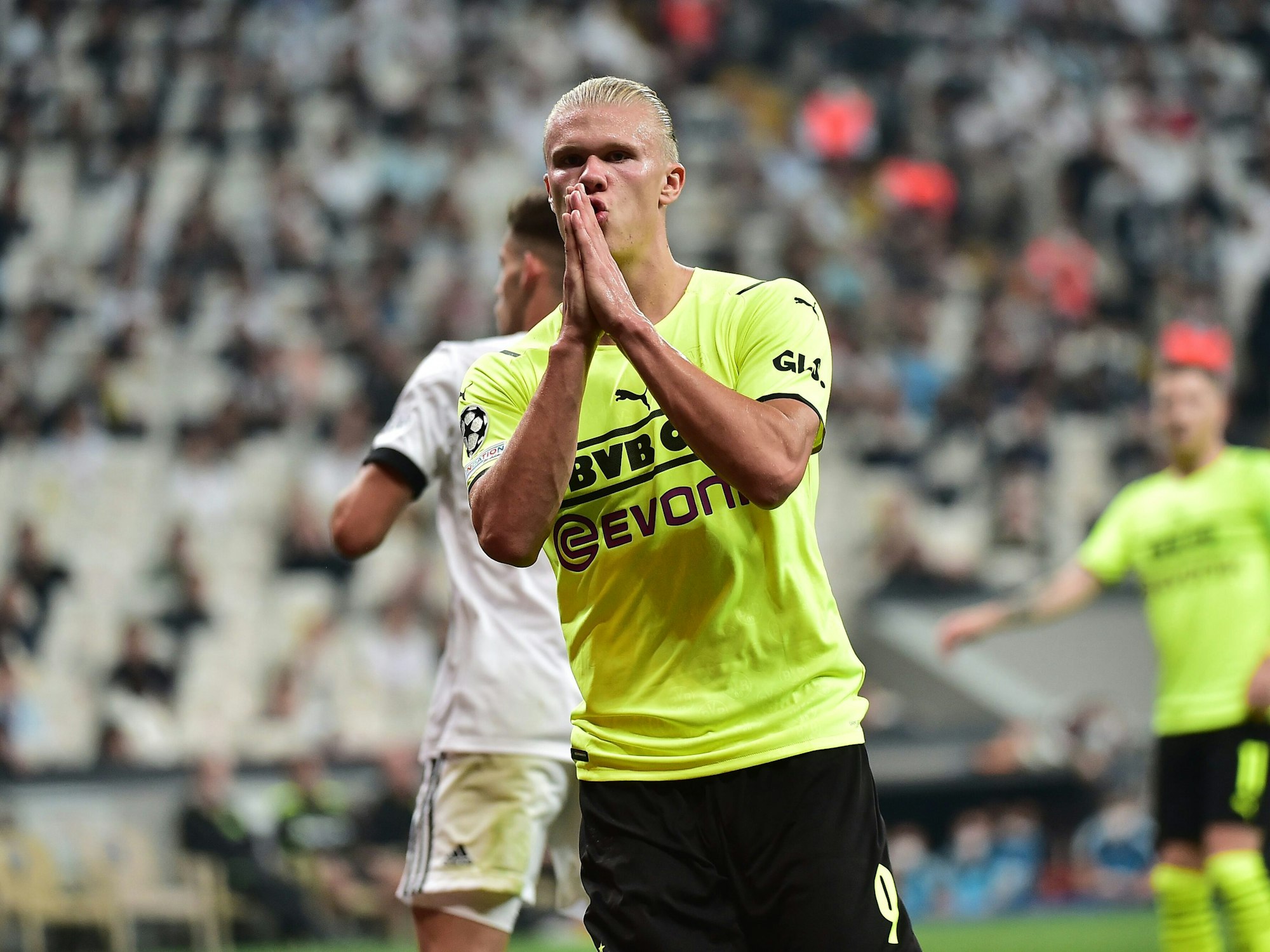 Dortmunds Erling Haaland jubelt nach seinem Tor zum 0:2 gegen Besiktas Istanbul