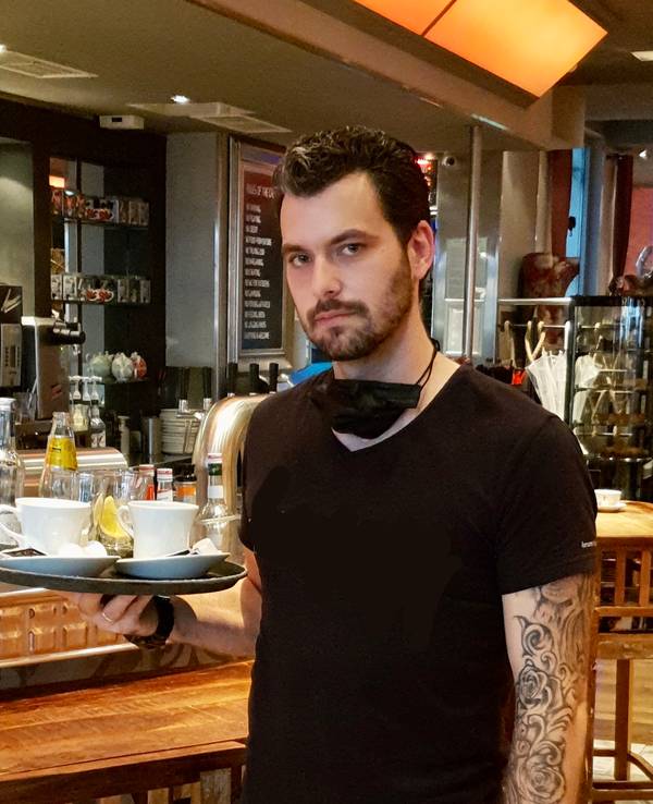 Mülheim an der Ruhr: Betriebsleiter Noel Endemann (31) im Café Leonardo