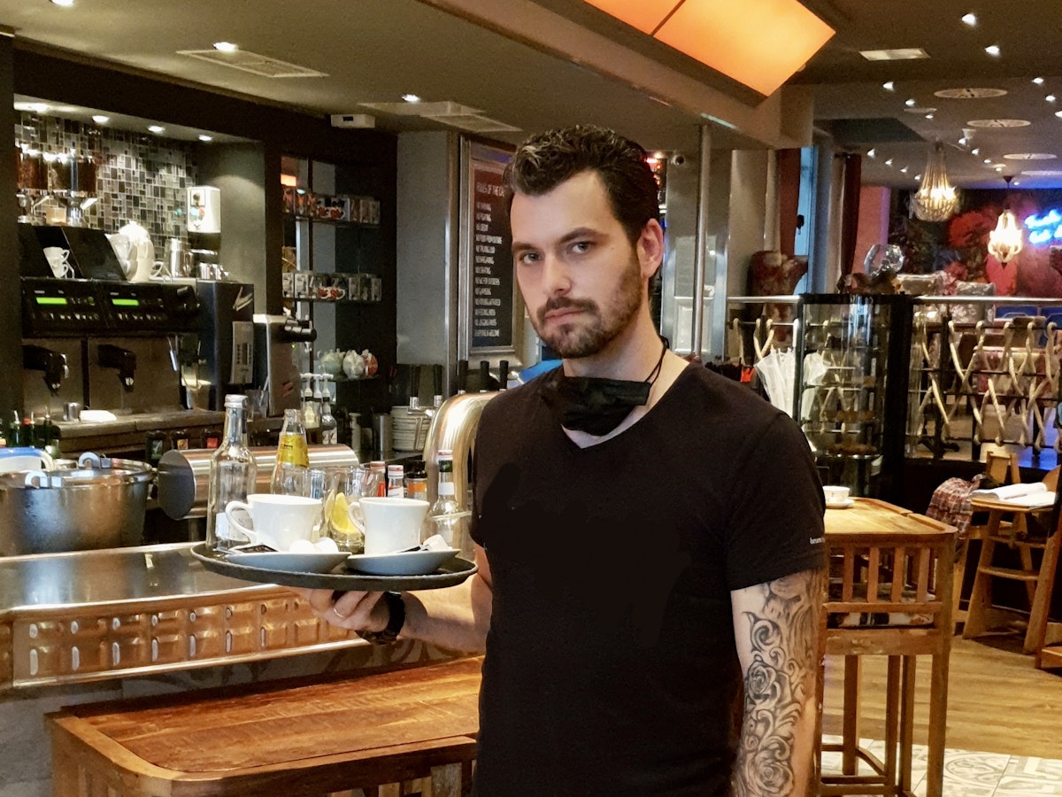 Mülheim an der Ruhr: Betriebsleiter Noel Endemann (31) im Café Leonardo