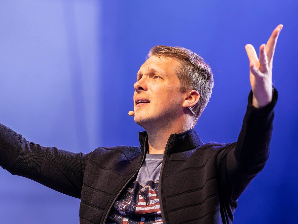 Comedian Oliver Pocher tritt auf einem Foto vom 03. Juni 2021 mit seinem Programm „Die Pochers“ auf der Gilde Parkbühne auf.