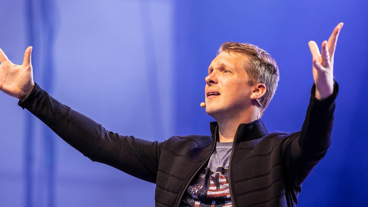 Comedian Oliver Pocher tritt auf einem Foto vom 03. Juni 2021 mit seinem Programm „Die Pochers“ auf der Gilde Parkbühne auf.
