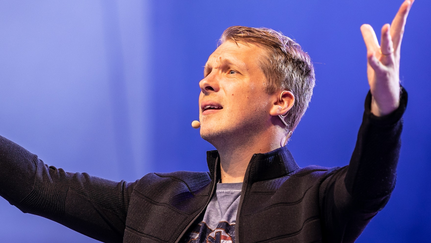 Comedian Oliver Pocher tritt auf einem Foto vom 03. Juni 2021 mit seinem Programm „Die Pochers“ auf der Gilde Parkbühne auf.