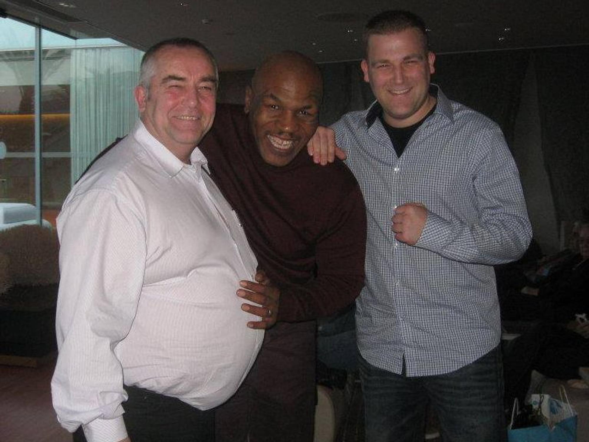 Treffen in Barcelona: Mike Tyson und die Familie Knieps bei einem gemeinsamen Schnappschuss 2012