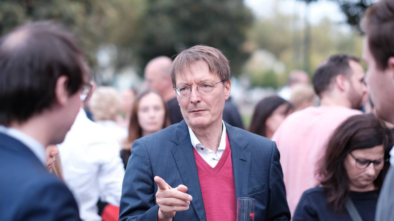 SPD-Gesundheitsexperte Karl Lauterbach, hier am 26. September 2021 in Köln, plädiert für die für Legalisierung von Straßencannabis.