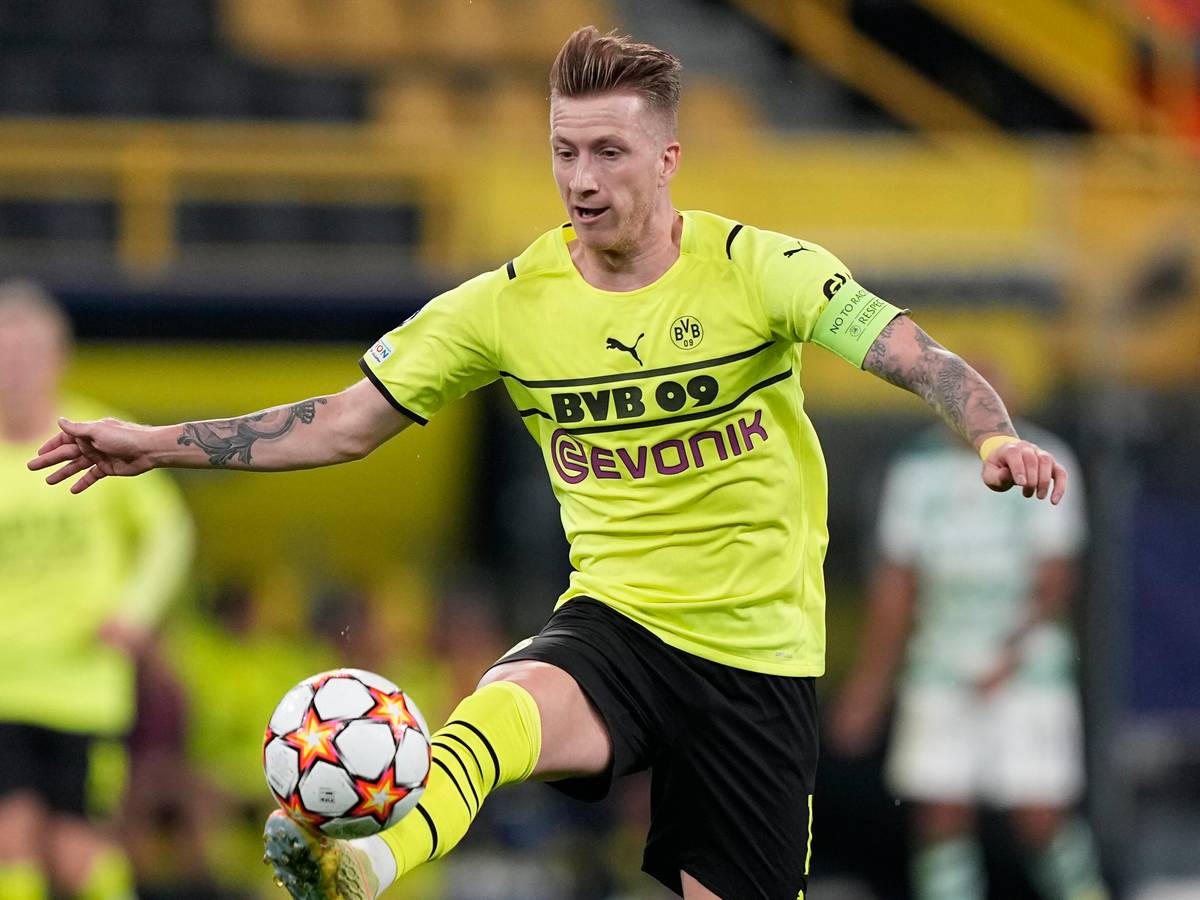 Dortmunds Marco Reus beim Spiel gegen Lissabon mit dem Ball am Fuß.