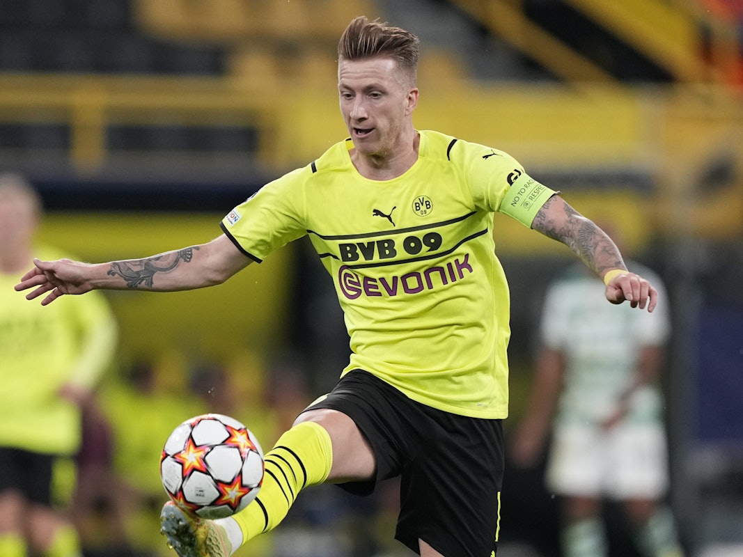Dortmunds Marco Reus beim Spiel gegen Lissabon mit dem Ball am Fuß.