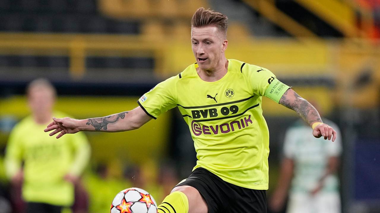 Dortmunds Marco Reus beim Spiel gegen Lissabon mit dem Ball am Fuß.