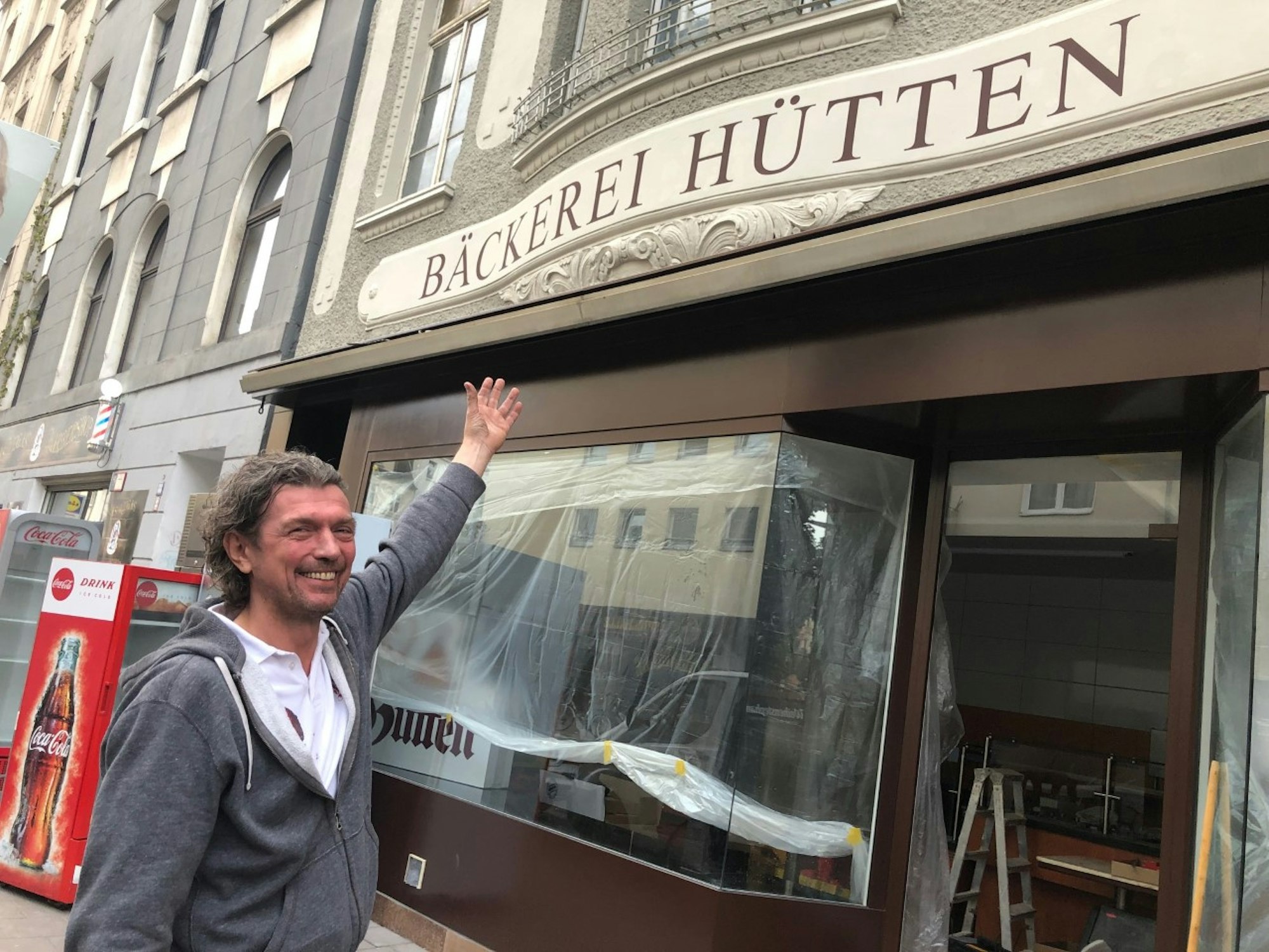 Bäckerei-Inhaber Reiner Hütten beim Umzug.