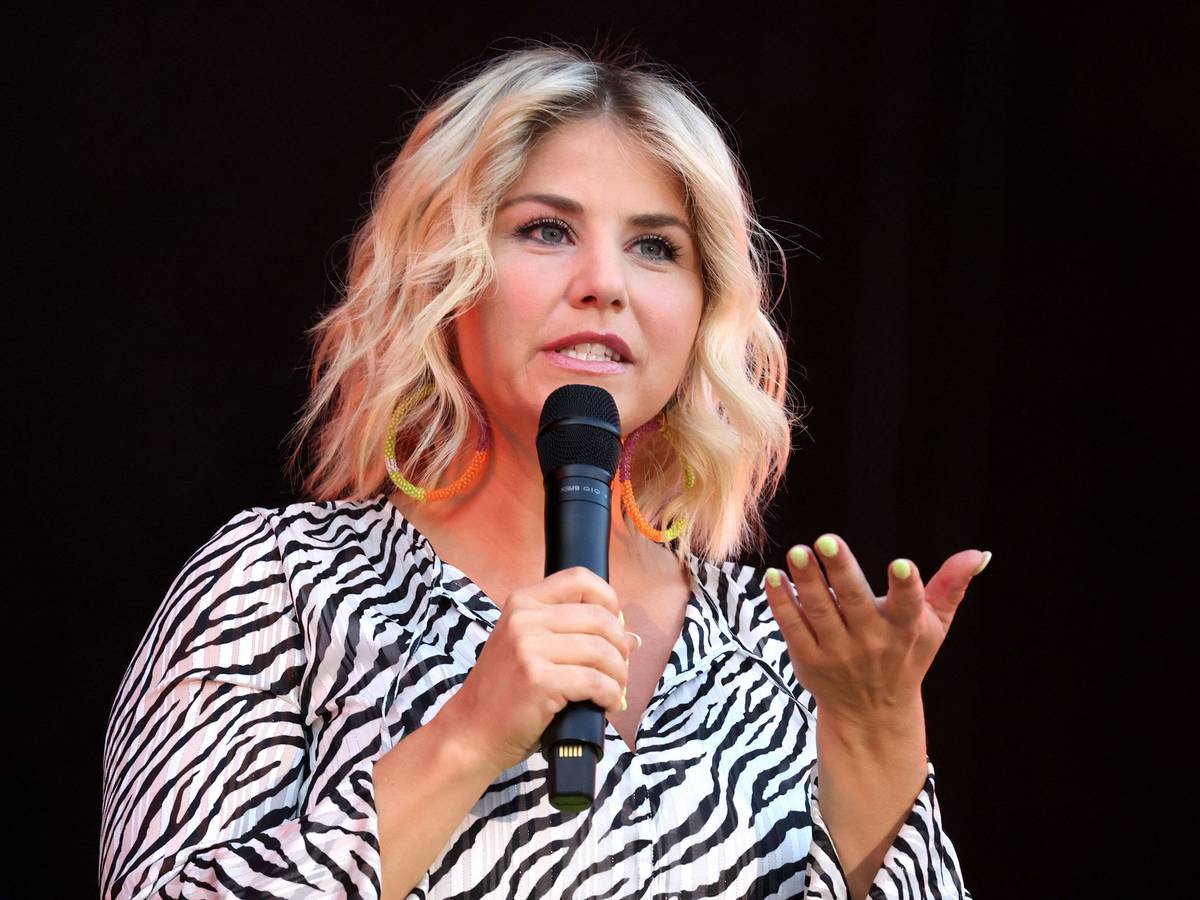 Sängerin Beatrice Egli: Ihr ist das Lächen vergangen. Hier ist sie auf einem Konzert 2020 in Erfurt.
