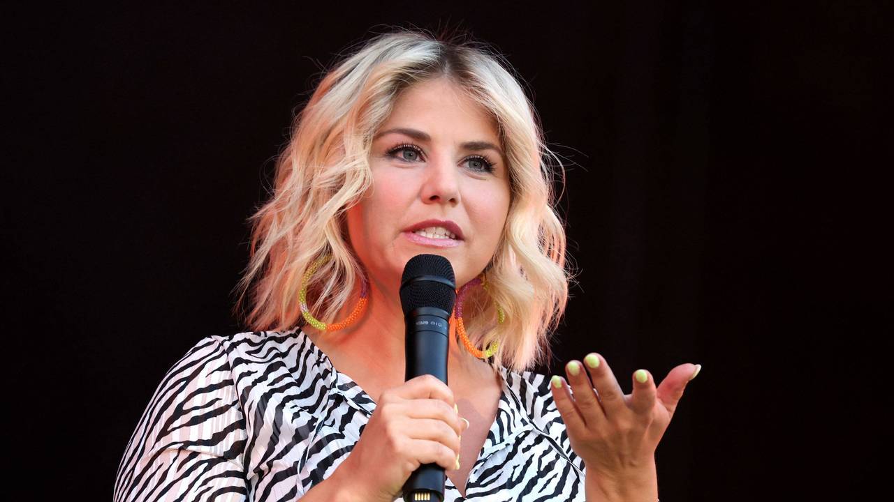 Sängerin Beatrice Egli auf einem Foto vom 8. August 2020 bei einem Picknickdeckenkonzert in Erfurt.
