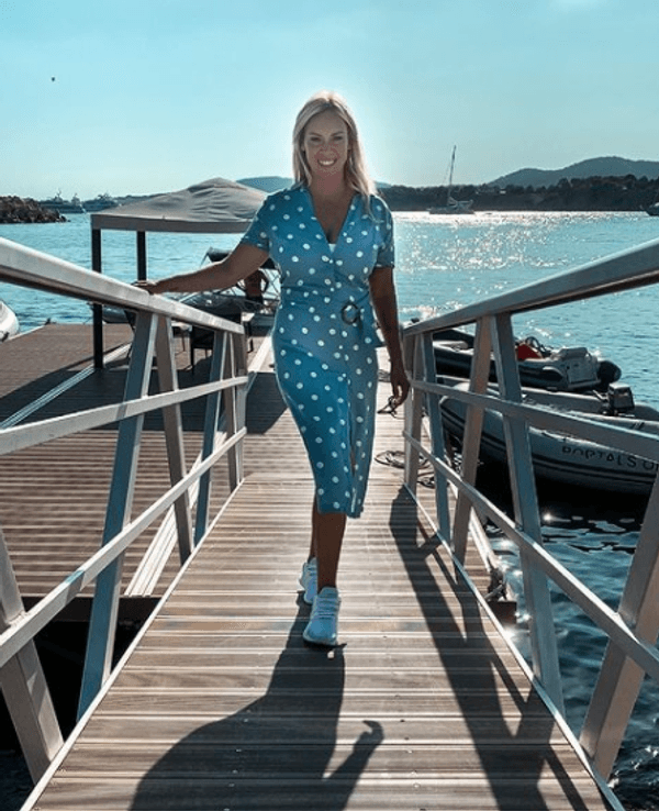 Julia Holz (hier in einem Instagram-Post) muss in Krankenhaus.
