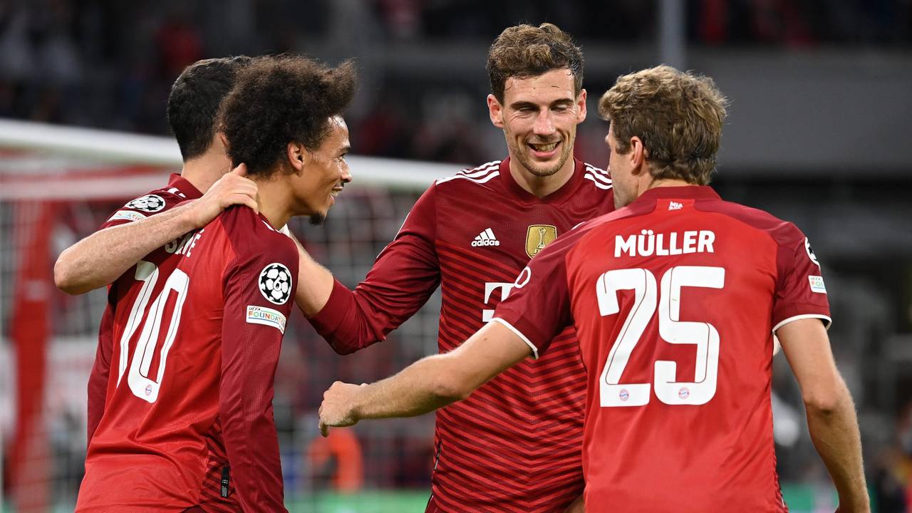 Robert Lewandowski, Leroy Sane, Leon Goretzka und Thomas Müller jubeln beim 5:0-Sieg von Bayern München in der Champions League