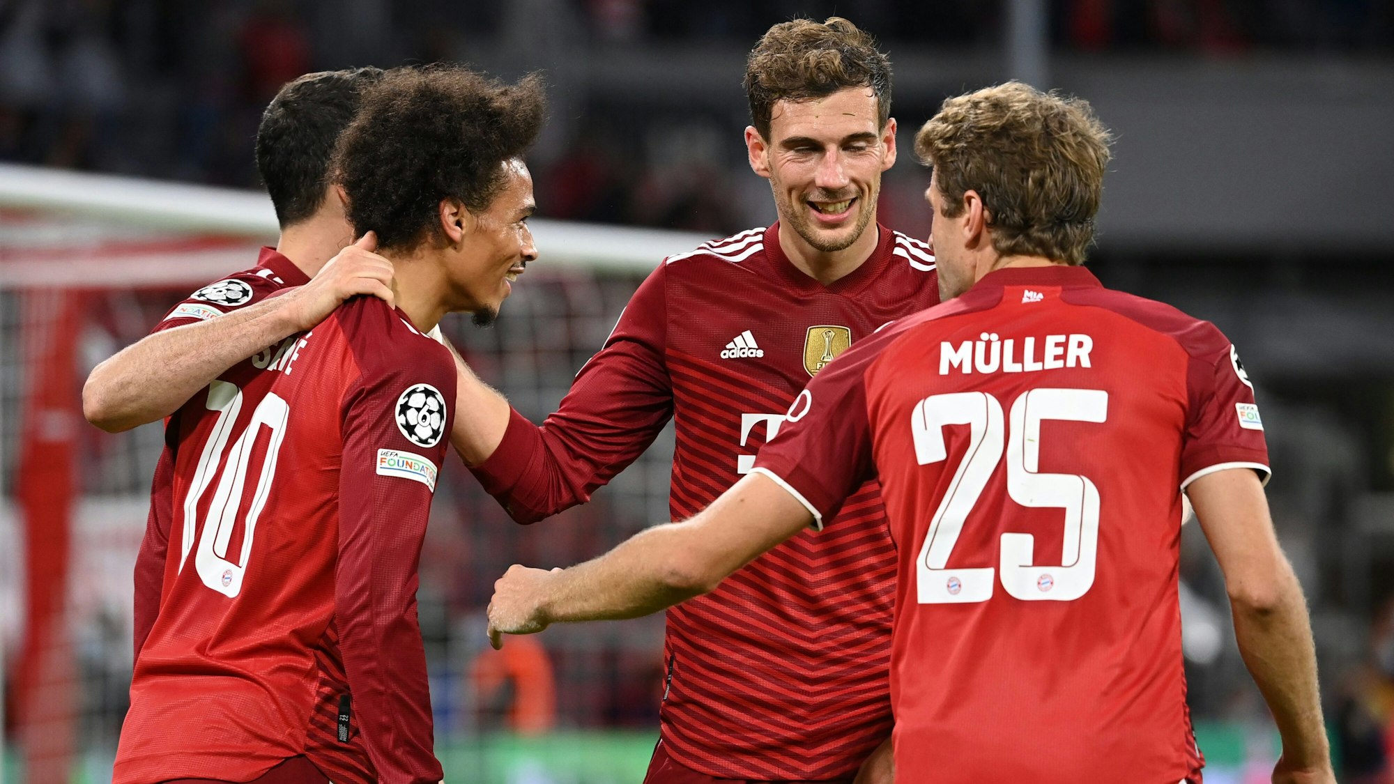 Robert Lewandowski, Leroy Sane, Leon Goretzka und Thomas Müller jubeln beim 5:0-Sieg von Bayern München in der Champions League