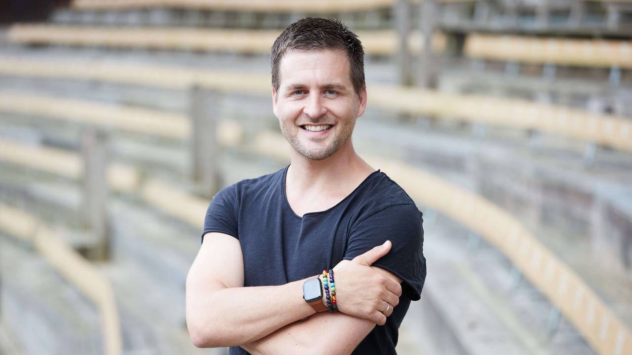 Musiker Alexander Klaws posiert auf einem Foto vom 12. Juli 2021 im Amphitheater bei den Karl-May-Spielen in Bad Segeberg.