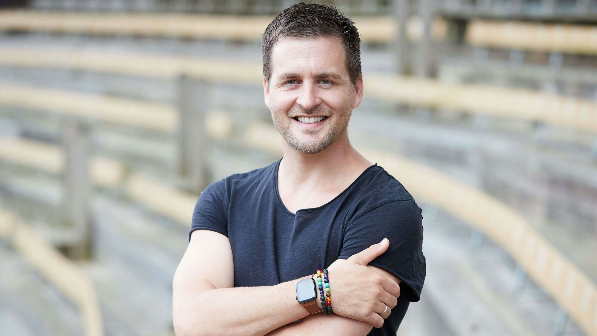 Musiker Alexander Klaws posiert auf einem Foto vom 12. Juli 2021 im Amphitheater bei den Karl-May-Spielen in Bad Segeberg.